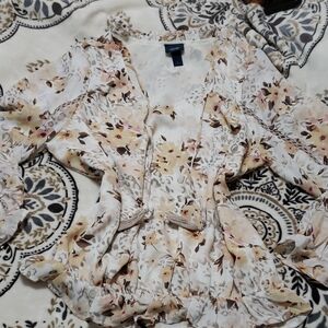 Daytrip Cream and Tan Floral Blouse
